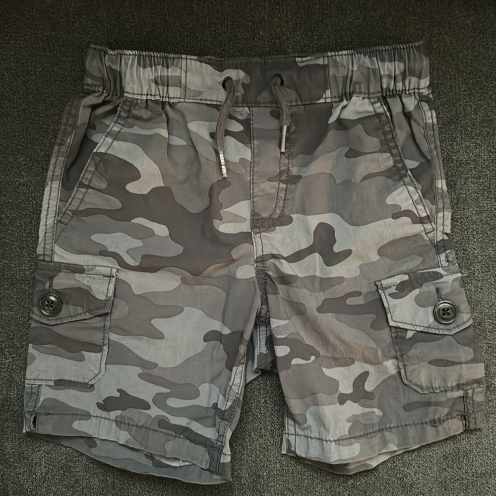Boys Gap shorts bundle - Picture 5 of 10